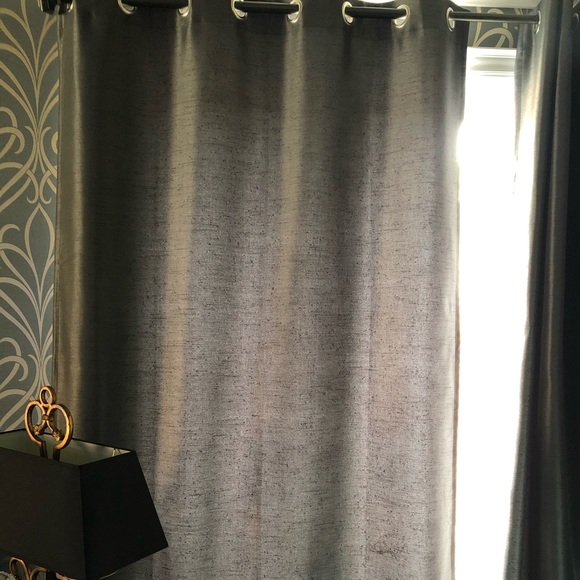 Drapes/Cutains - Picture 3 of 3